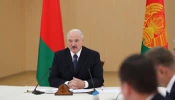 «Завтра вы можете озолотиться». Лукашенко рассказал, что нужно покупать белорусам во время пандемии коронавируса