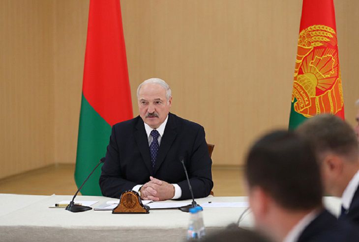 «Завтра вы можете озолотиться». Лукашенко рассказал, что нужно покупать белорусам во время пандемии коронавируса